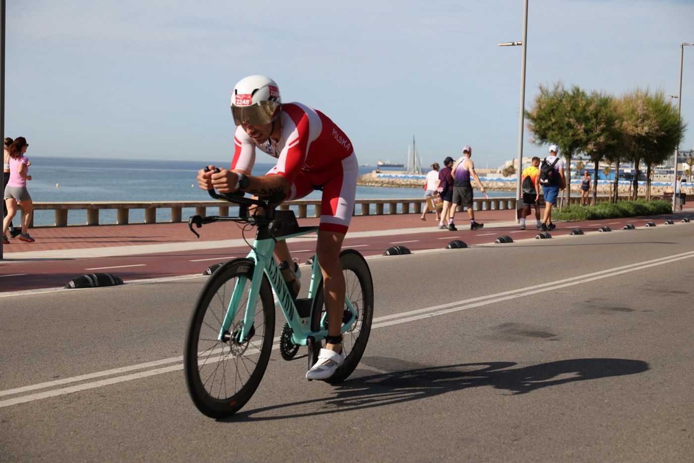 Bartłomiej Stajniak na rowerze czasowym w Tarragonie